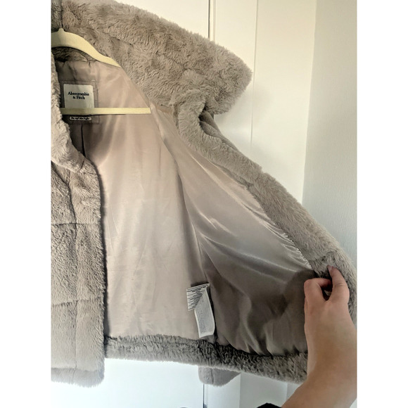Abercrombie A&F Mini Puffer Women's M Gray Faux Fur Cropped Winter Coat Jacket - Picture 4 of 10